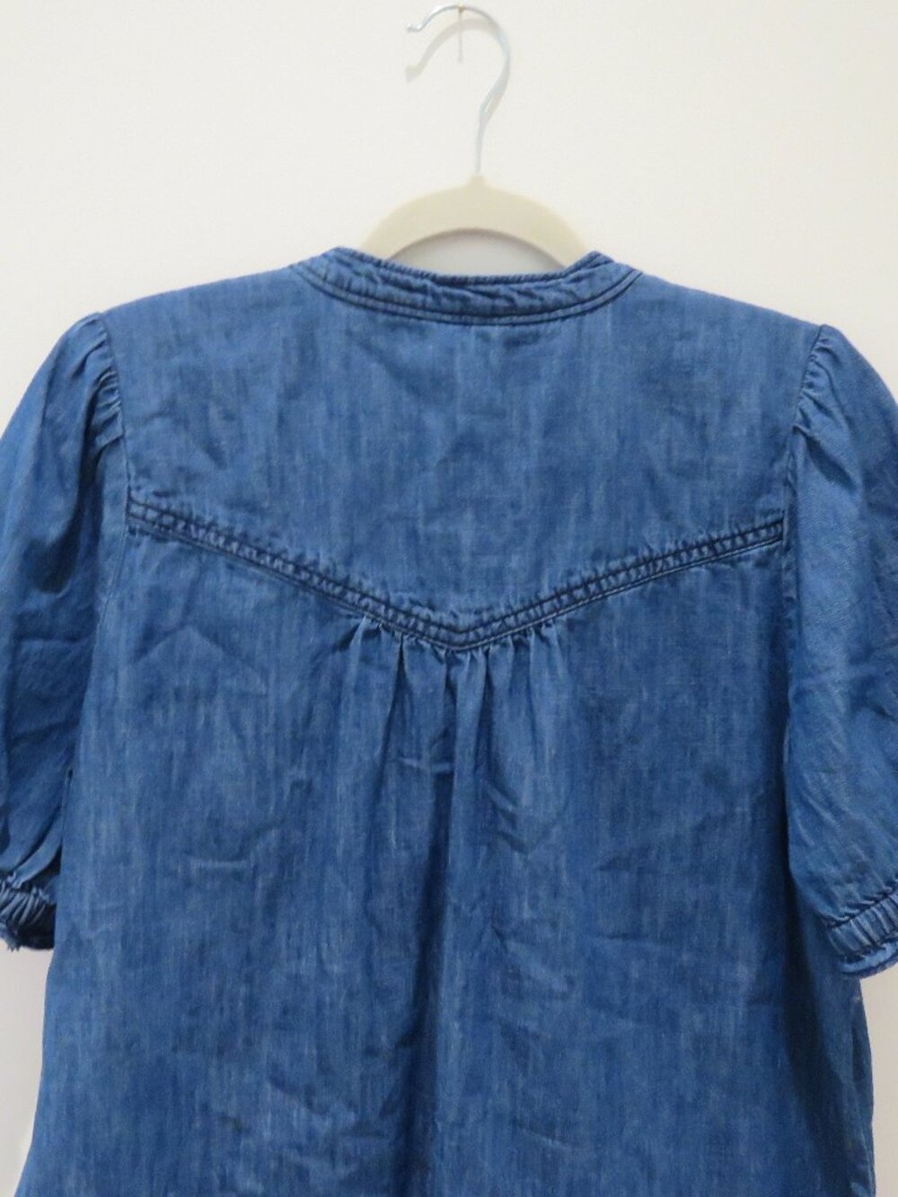 ANTHROPOLOGIE PILCRO Aly Denim Puff-Sleeve Blouse Top Medium Preppy Casual - Picture 11 of 13